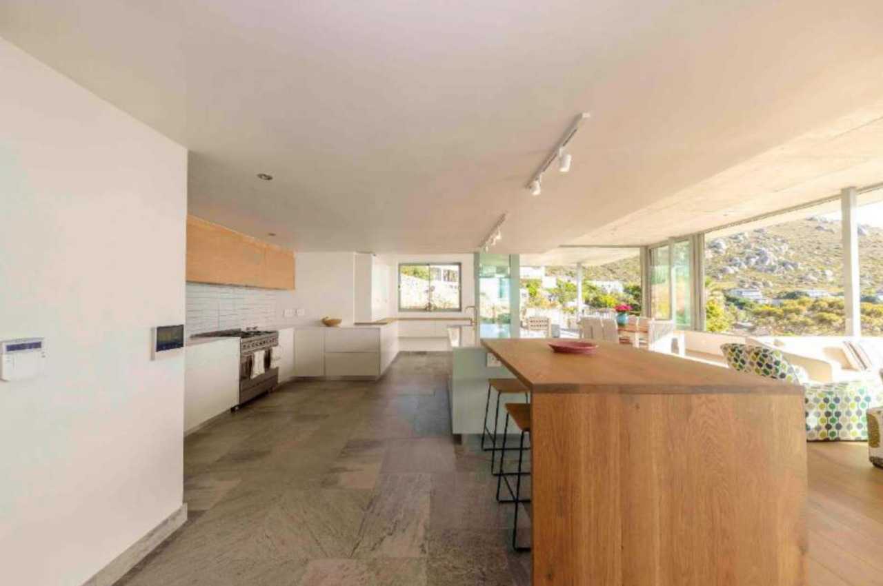 Photo 10 of Llandudno Summer accommodation in Llandudno, Cape Town with 4 bedrooms and 4 bathrooms