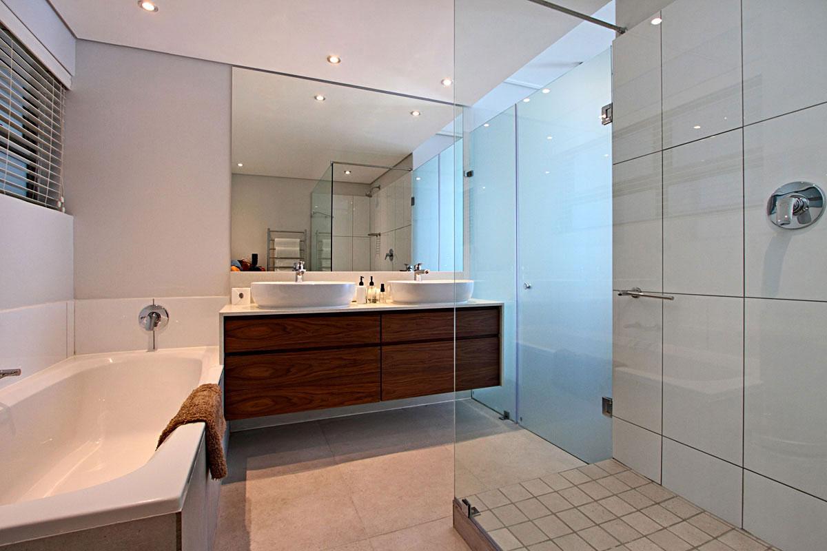 Photo 11 of Fairmont 1001 accommodation in Sea Point, Cape Town with 3 bedrooms and 2 bathrooms