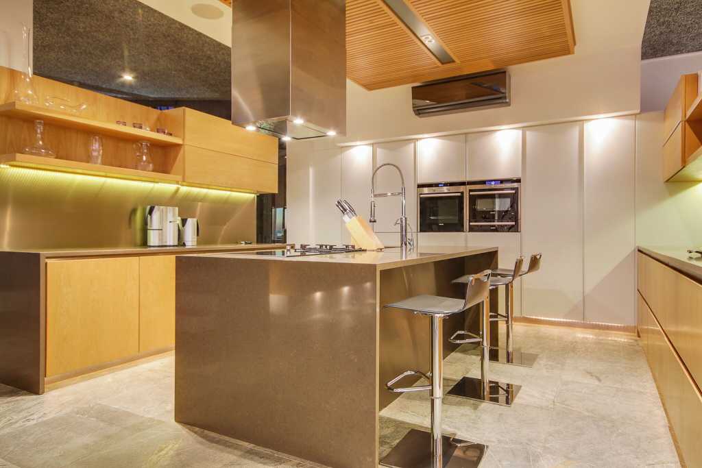 Photo 9 of Geneva Drive Villa accommodation in Camps Bay, Cape Town with 5 bedrooms and 5 bathrooms