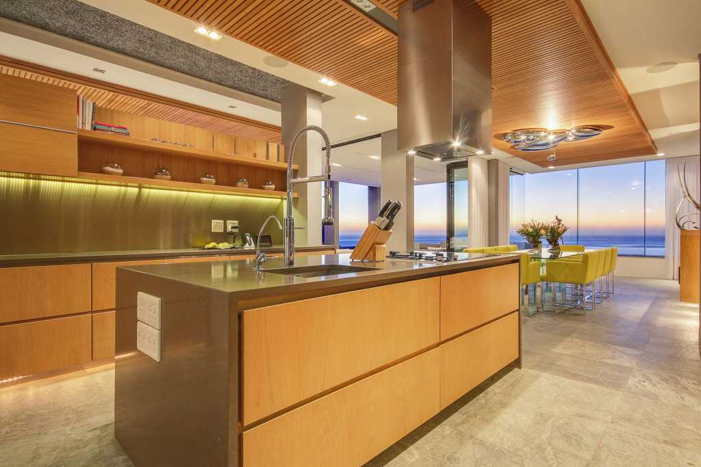 Photo 10 of Geneva Drive Villa accommodation in Camps Bay, Cape Town with 5 bedrooms and 5 bathrooms