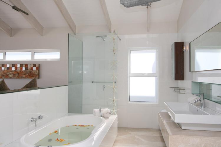 Photo 7 of Glen Beach Penthouse accommodation in Camps Bay, Cape Town with 2 bedrooms and 2 bathrooms