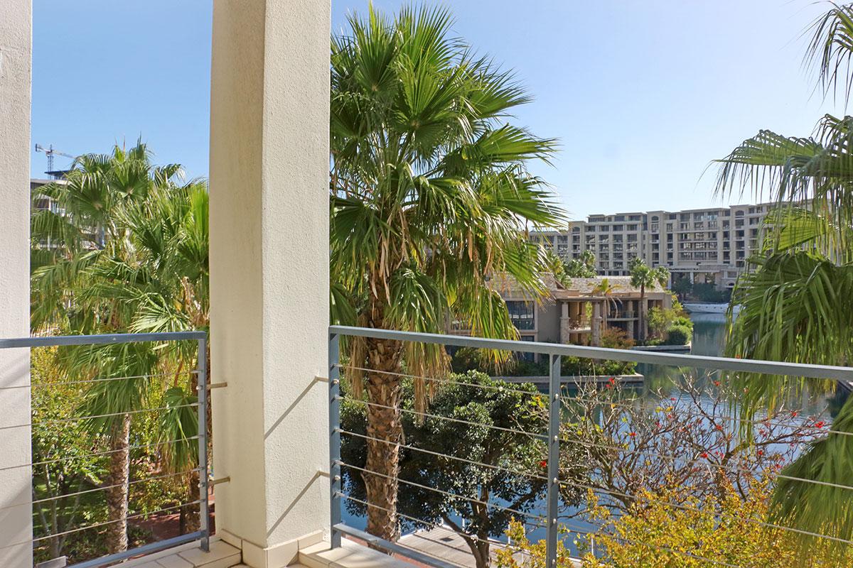 Photo 3 of Gulmarn 205 accommodation in V&A Waterfront, Cape Town with 1 bedrooms and 1 bathrooms