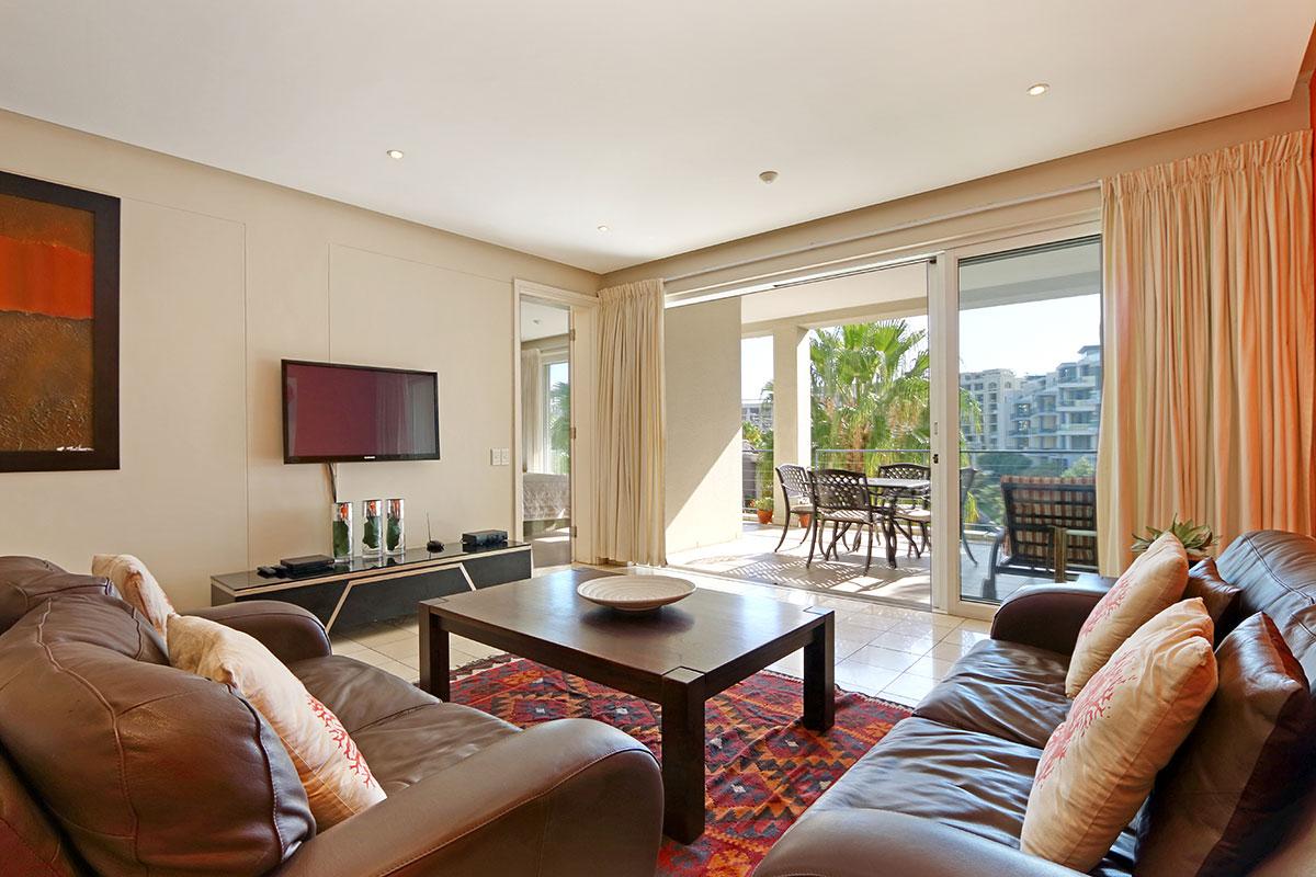Photo 8 of Gulmarn 205 accommodation in V&A Waterfront, Cape Town with 1 bedrooms and 1 bathrooms