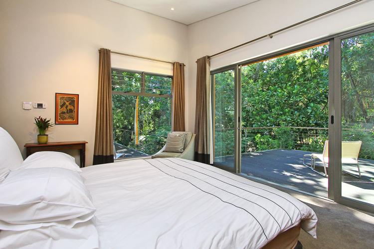 Photo 2 of Higgo Crescent accommodation in Higgovale, Cape Town with 3 bedrooms and 2 bathrooms