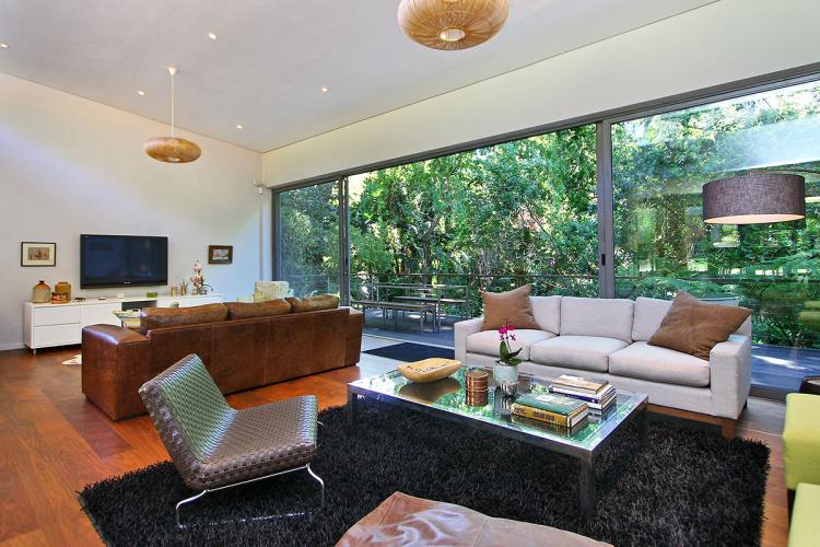 Photo 12 of Higgo Crescent accommodation in Higgovale, Cape Town with 3 bedrooms and 2 bathrooms
