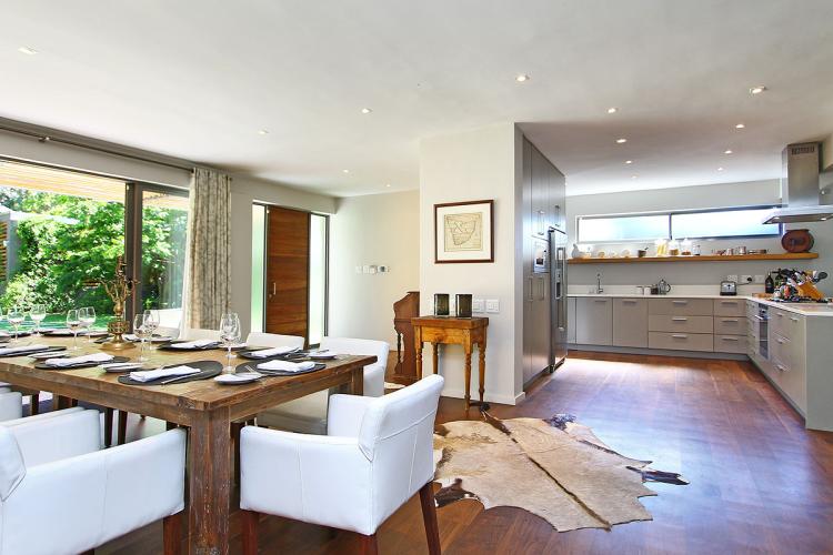 Photo 15 of Higgo Crescent accommodation in Higgovale, Cape Town with 3 bedrooms and 2 bathrooms