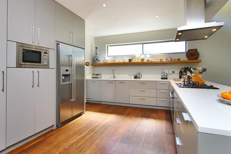 Photo 17 of Higgo Crescent accommodation in Higgovale, Cape Town with 3 bedrooms and 2 bathrooms