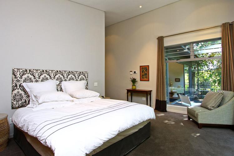 Photo 18 of Higgo Crescent accommodation in Higgovale, Cape Town with 3 bedrooms and 2 bathrooms