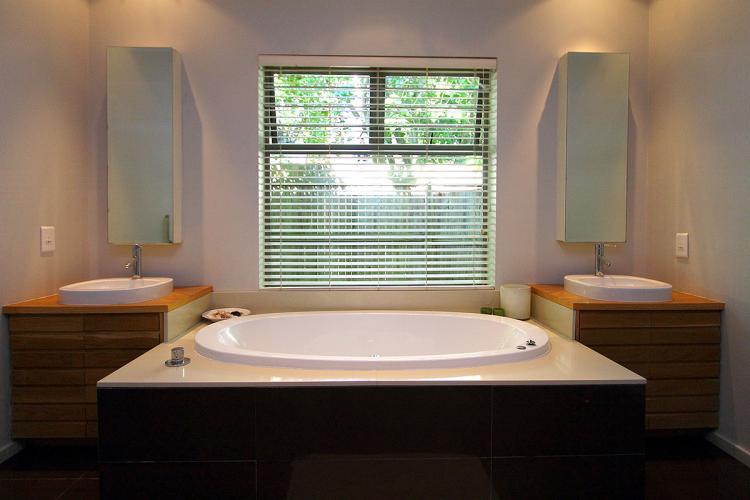 Photo 5 of Higgo Crescent accommodation in Higgovale, Cape Town with 3 bedrooms and 2 bathrooms
