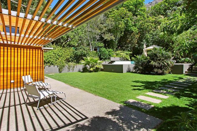 Photo 8 of Higgo Crescent accommodation in Higgovale, Cape Town with 3 bedrooms and 2 bathrooms