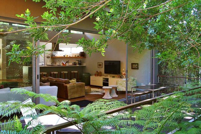 Photo 9 of Higgo Crescent accommodation in Higgovale, Cape Town with 3 bedrooms and 2 bathrooms