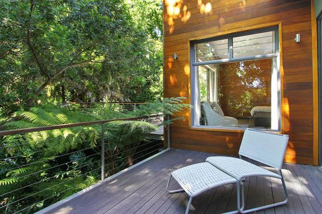 Photo 10 of Higgo Crescent accommodation in Higgovale, Cape Town with 3 bedrooms and 2 bathrooms