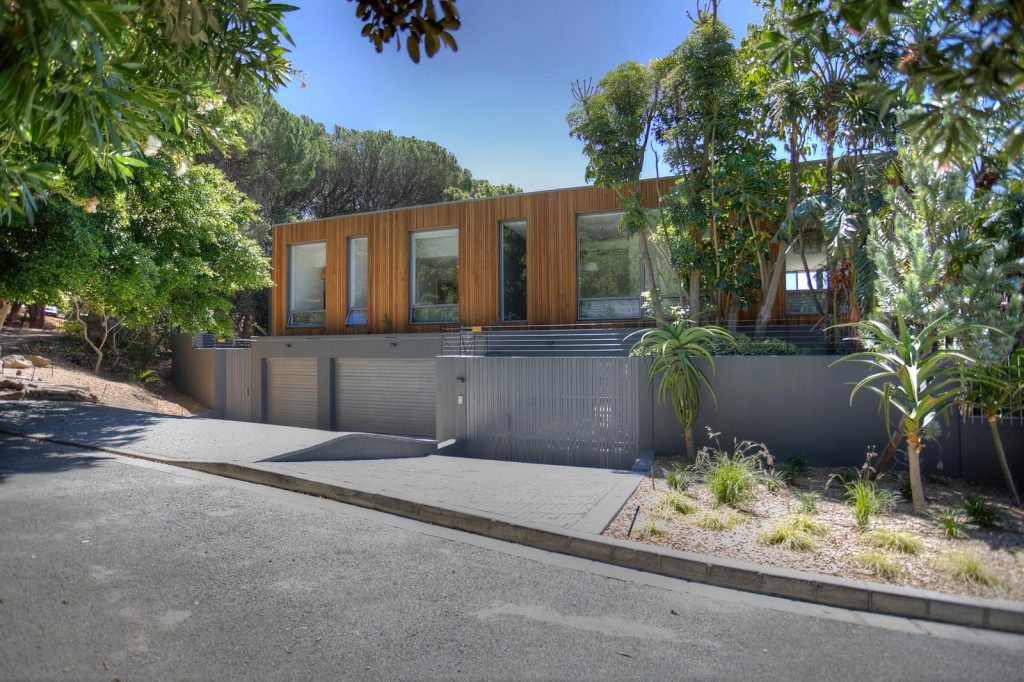 Photo 1 of Higgovale Chic accommodation in Higgovale, Cape Town with 5 bedrooms and 4.5 bathrooms