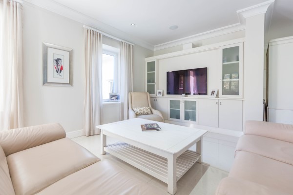 Photo 10 of Bishopscourt Views accommodation in Bishopscourt, Cape Town with 7 bedrooms and 7 bathrooms
