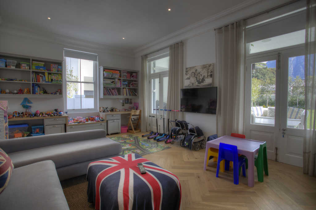 Photo 17 of Hoogeind Manor accommodation in Upper Claremont, Cape Town with 5 bedrooms and 4 bathrooms