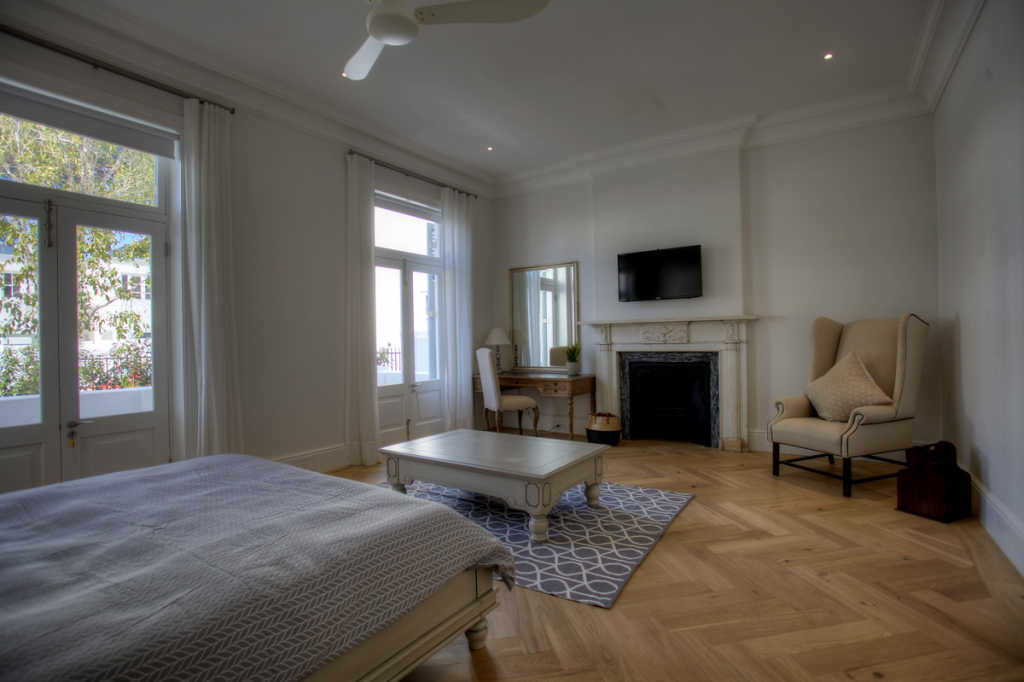 Photo 19 of Hoogeind Manor accommodation in Upper Claremont, Cape Town with 5 bedrooms and 4 bathrooms