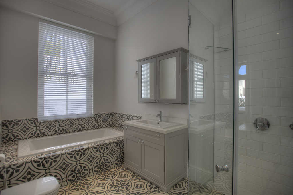 Photo 21 of Hoogeind Manor accommodation in Upper Claremont, Cape Town with 5 bedrooms and 4 bathrooms