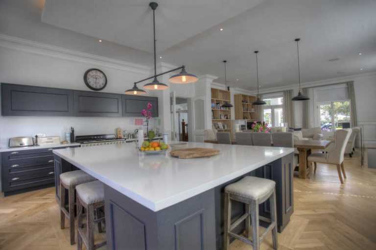 Photo 27 of Hoogeind Manor accommodation in Upper Claremont, Cape Town with 5 bedrooms and 4 bathrooms