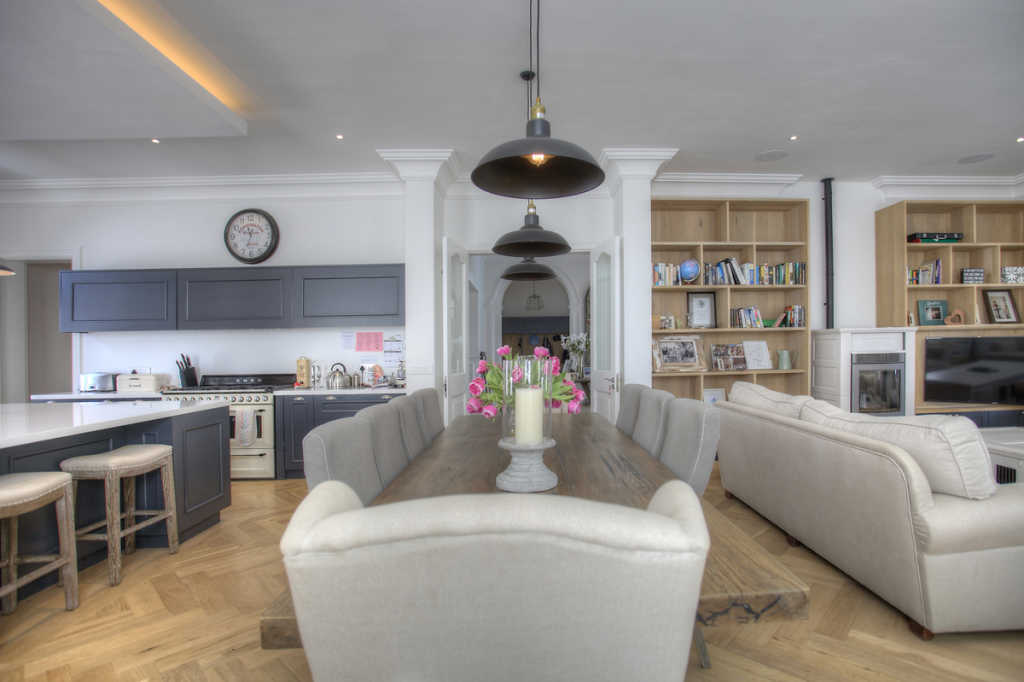 Photo 28 of Hoogeind Manor accommodation in Upper Claremont, Cape Town with 5 bedrooms and 4 bathrooms