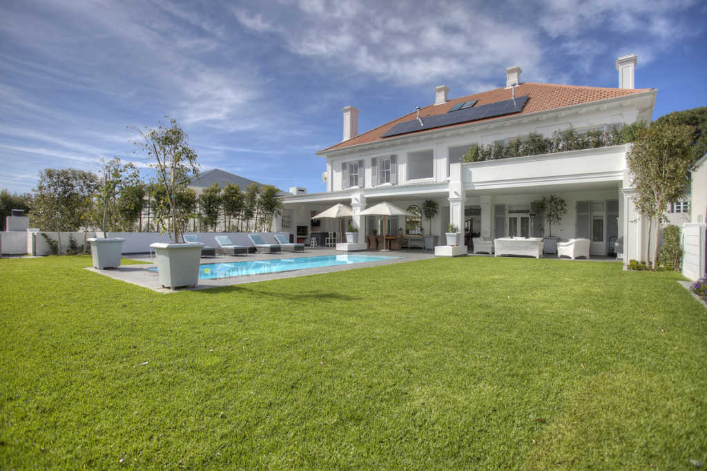 Photo 6 of Hoogeind Manor accommodation in Upper Claremont, Cape Town with 5 bedrooms and 4 bathrooms
