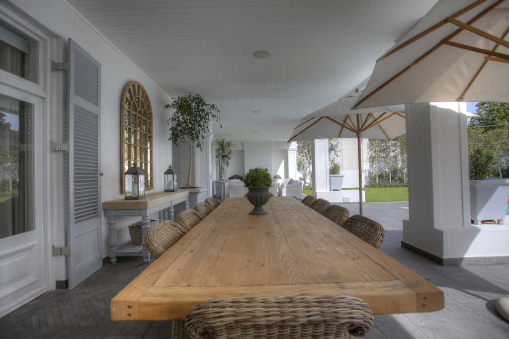 Photo 9 of Hoogeind Manor accommodation in Upper Claremont, Cape Town with 5 bedrooms and 4 bathrooms