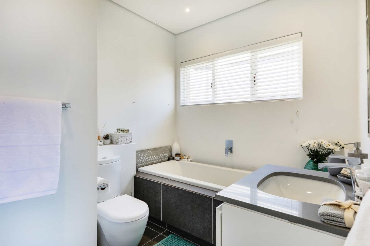 Photo 7 of Jo Leo Villa accommodation in Camps Bay, Cape Town with 4 bedrooms and 3 bathrooms
