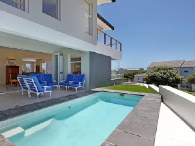 Photo 2 of Kommetjie Greenways accommodation in Kommetjie, Cape Town with 4 bedrooms and 4 bathrooms