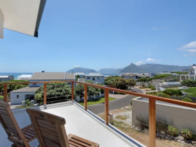 Photo 12 of Kommetjie Greenways accommodation in Kommetjie, Cape Town with 4 bedrooms and 4 bathrooms