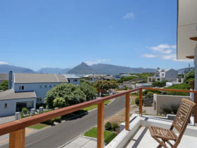 Photo 4 of Kommetjie Greenways accommodation in Kommetjie, Cape Town with 4 bedrooms and 4 bathrooms