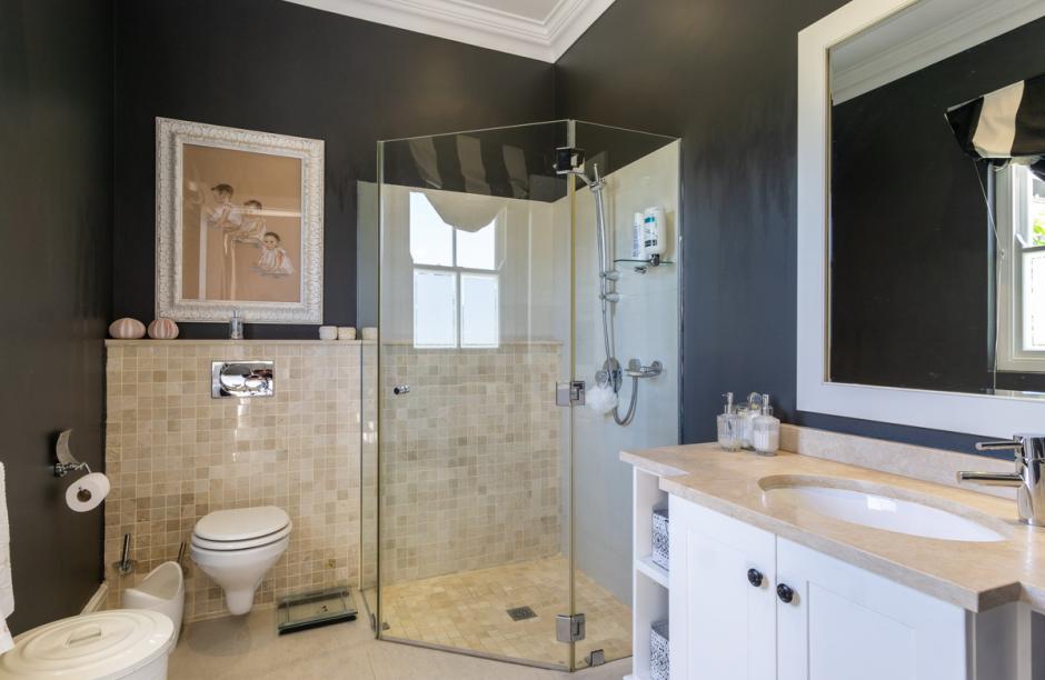 Photo 5 of Lanes End accommodation in Kenilworth, Cape Town with 4 bedrooms and 4 bathrooms