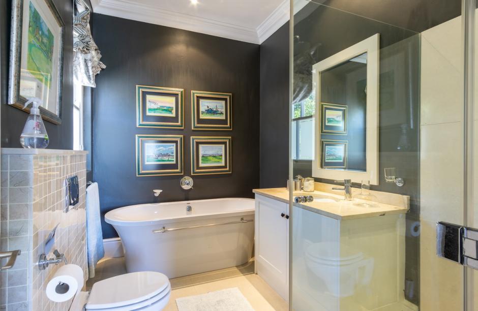 Photo 7 of Lanes End accommodation in Kenilworth, Cape Town with 4 bedrooms and 4 bathrooms