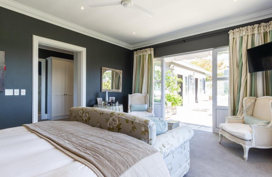 Photo 9 of Lanes End accommodation in Kenilworth, Cape Town with 4 bedrooms and 4 bathrooms