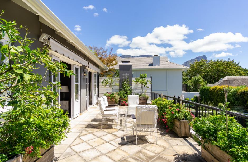 Photo 10 of Lanes End accommodation in Kenilworth, Cape Town with 4 bedrooms and 4 bathrooms