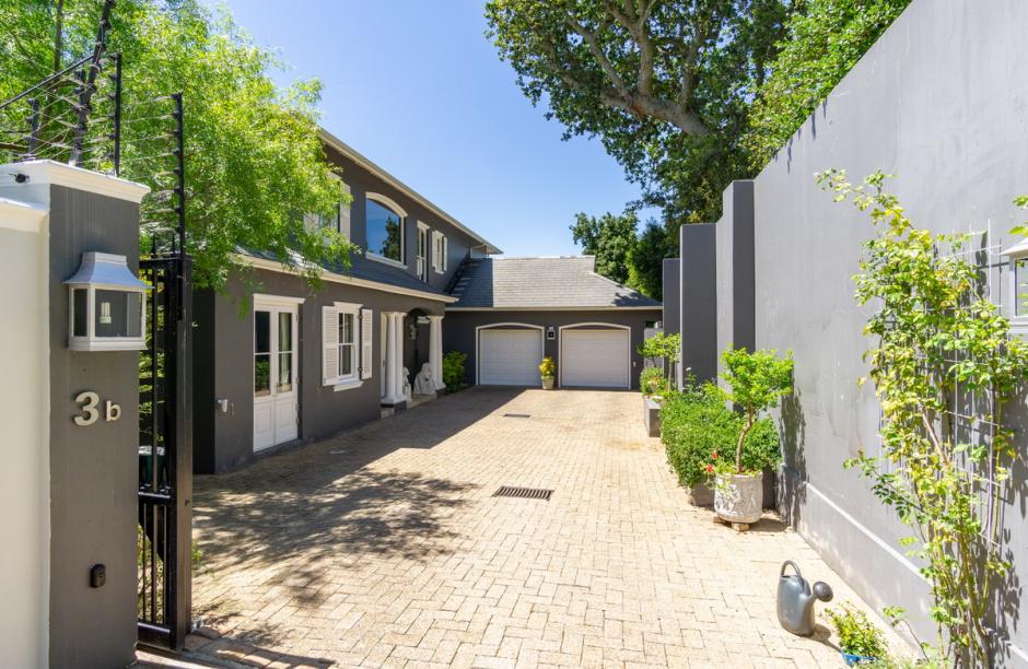 Photo 1 of Lanes End accommodation in Kenilworth, Cape Town with 4 bedrooms and 4 bathrooms