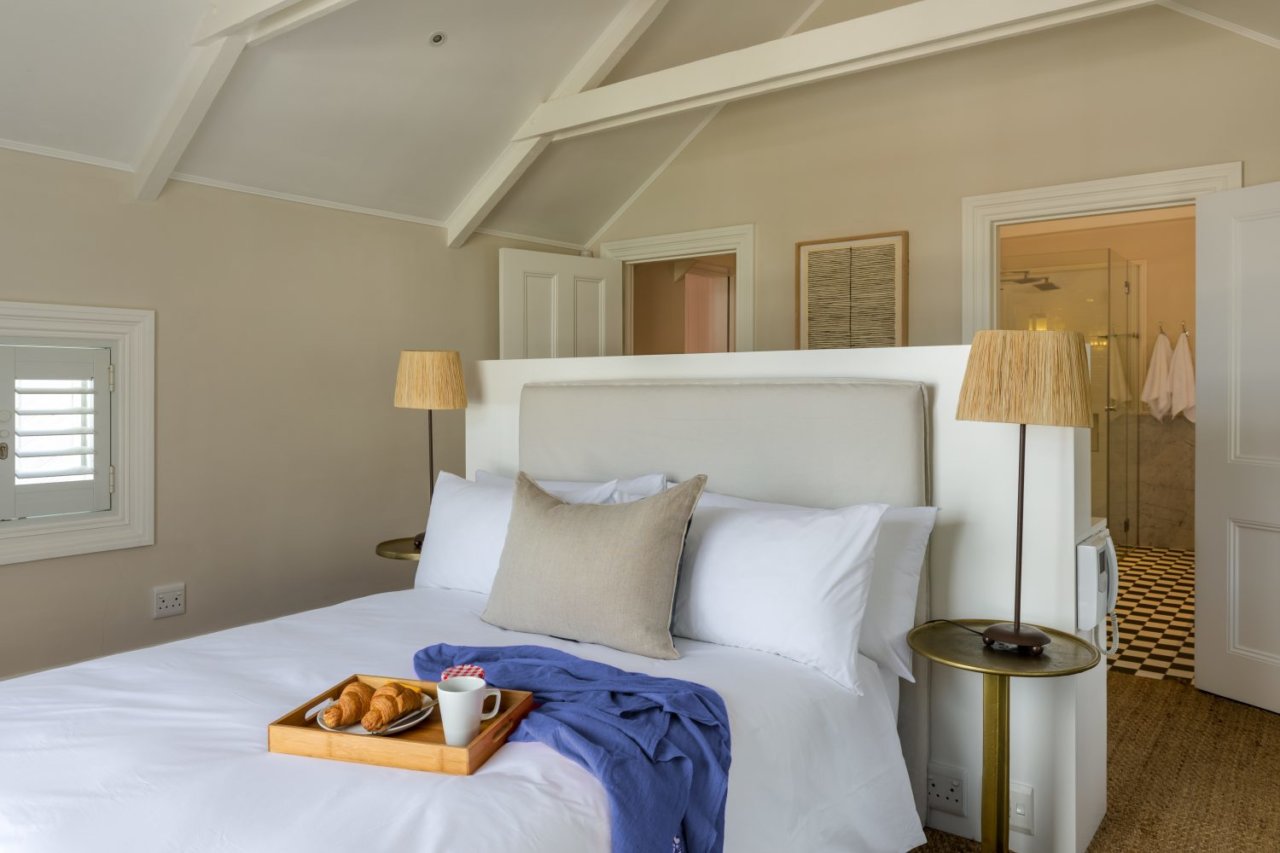 Photo 2 of Linda Vista accommodation in Camps Bay, Cape Town with 5 bedrooms and 5 bathrooms