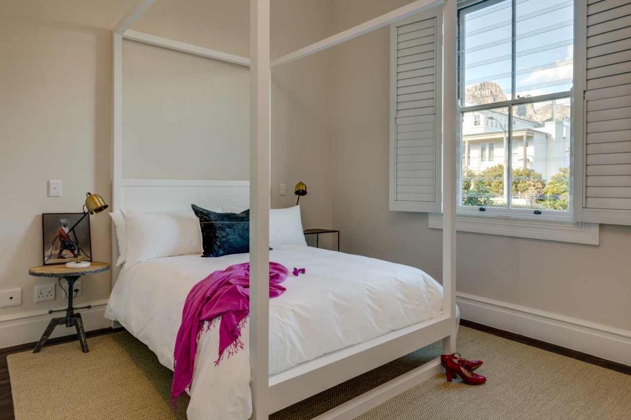 Photo 5 of Linda Vista accommodation in Camps Bay, Cape Town with 5 bedrooms and 5 bathrooms