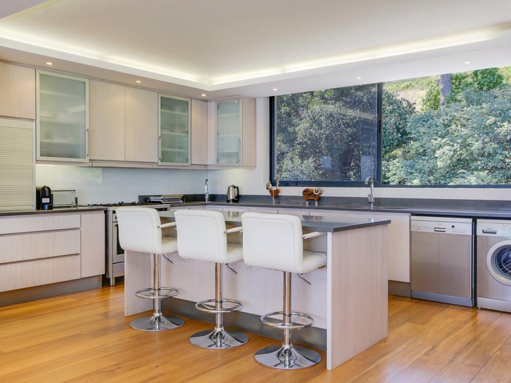 Photo 5 of Malindi accommodation in Camps Bay, Cape Town with 4 bedrooms and 4 bathrooms