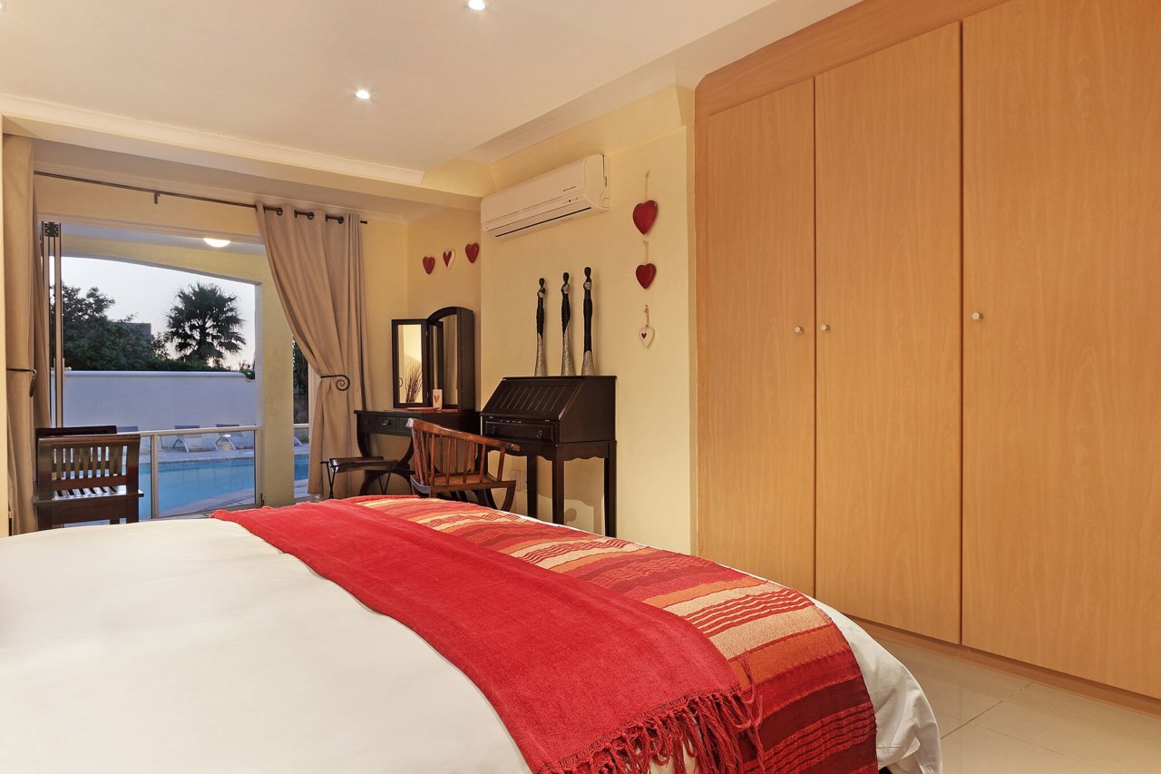 Photo 8 of Merridew accommodation in Camps Bay, Cape Town with 6 bedrooms and 6 bathrooms