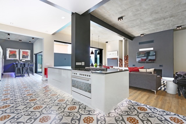 Photo 11 of Newport Villa accommodation in Tamboerskloof, Cape Town with 4 bedrooms and 4 bathrooms