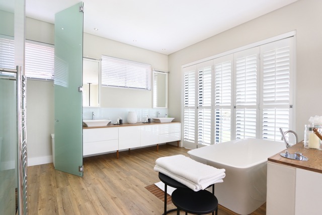 Photo 3 of Newport Villa accommodation in Tamboerskloof, Cape Town with 4 bedrooms and 4 bathrooms