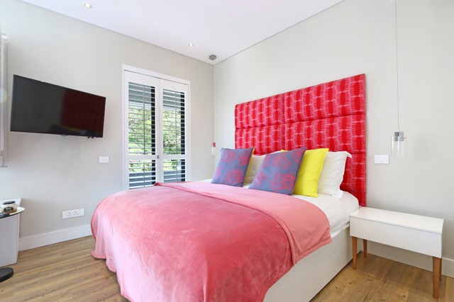 Photo 4 of Newport Villa accommodation in Tamboerskloof, Cape Town with 4 bedrooms and 4 bathrooms