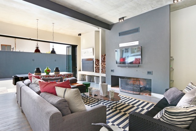 Photo 10 of Newport Villa accommodation in Tamboerskloof, Cape Town with 4 bedrooms and 4 bathrooms