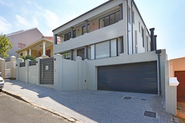 Photo 1 of Newport Villa accommodation in Tamboerskloof, Cape Town with 4 bedrooms and 4 bathrooms