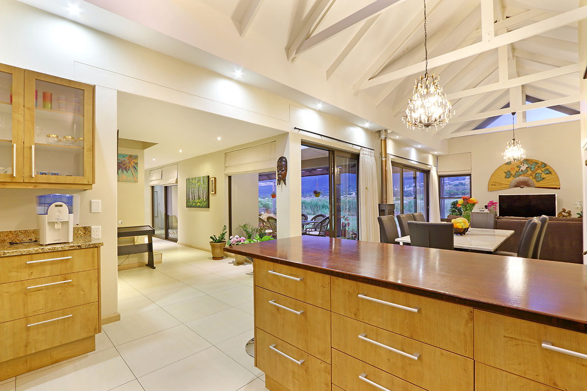 Photo 5 of Northshore Lake Michelle accommodation in Noordhoek, Cape Town with 4 bedrooms and 3 bathrooms