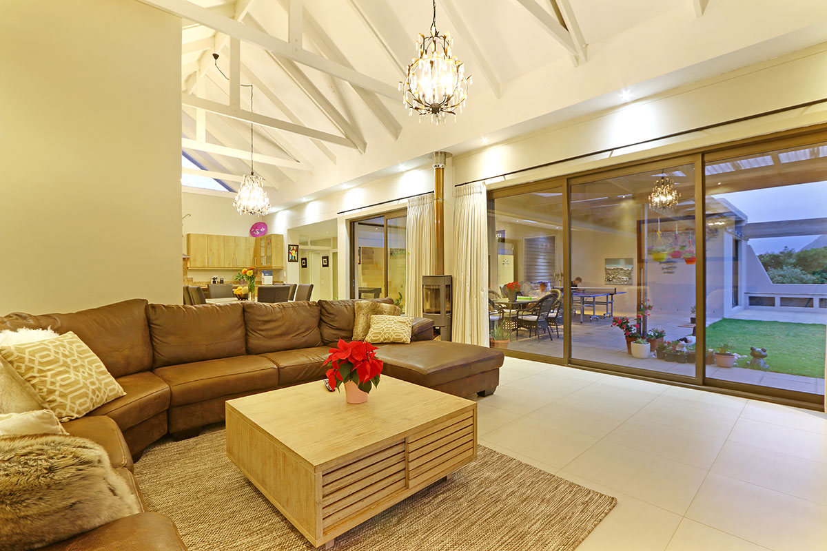 Photo 8 of Northshore Lake Michelle accommodation in Noordhoek, Cape Town with 4 bedrooms and 3 bathrooms