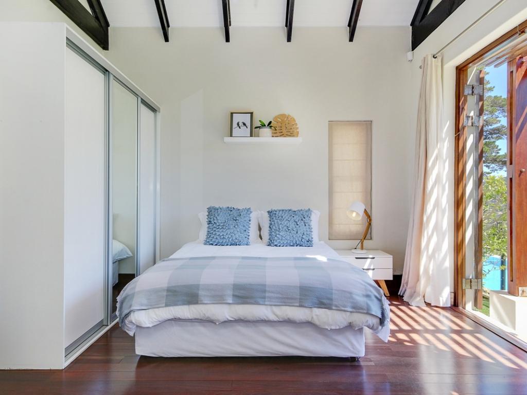 Photo 12 of Oakwood Lane accommodation in Hout Bay, Cape Town with 4 bedrooms and 3 bathrooms