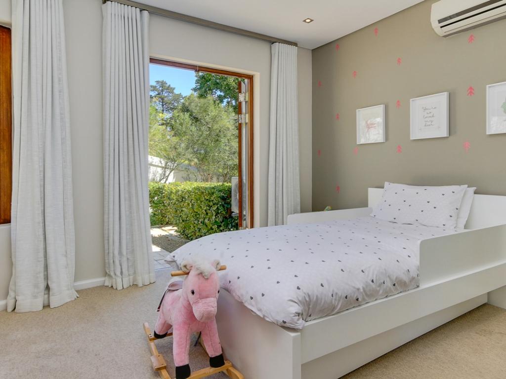 Photo 15 of Oakwood Lane accommodation in Hout Bay, Cape Town with 4 bedrooms and 3 bathrooms