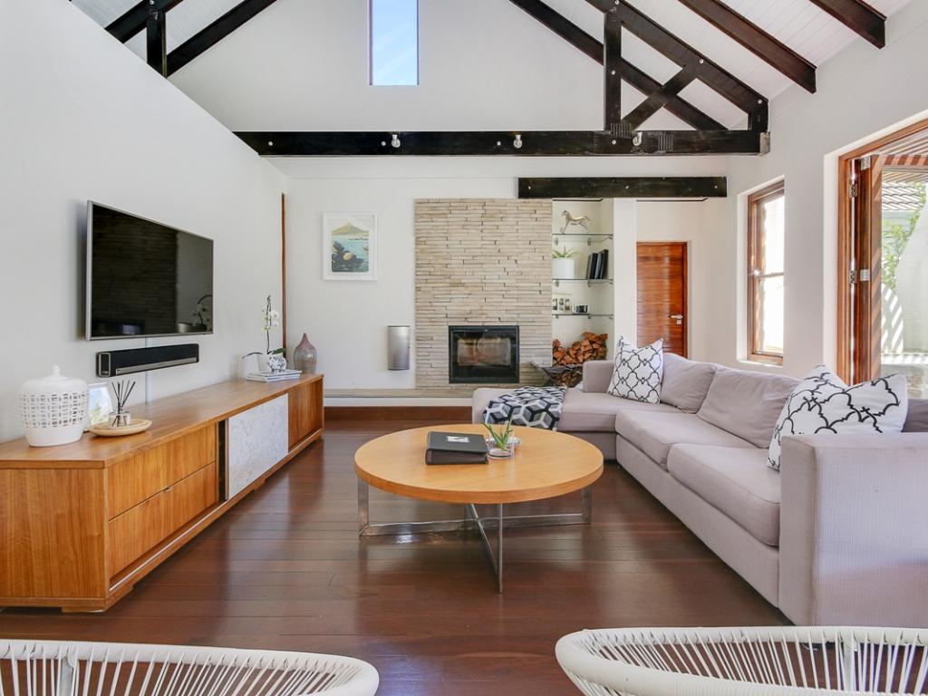 Photo 8 of Oakwood Lane accommodation in Hout Bay, Cape Town with 4 bedrooms and 3 bathrooms