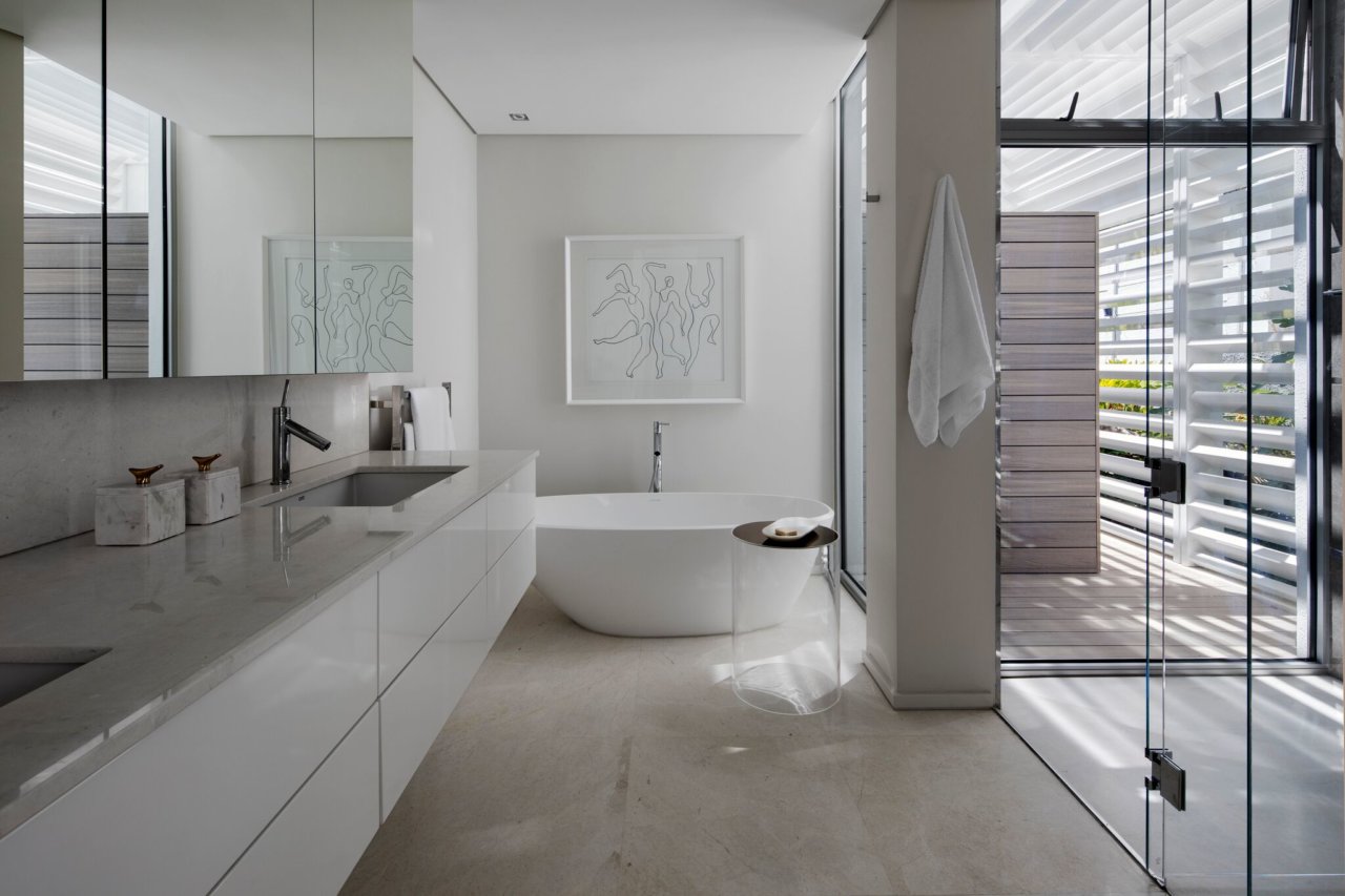 Photo 15 of Ocean View accommodation in Bantry Bay, Cape Town with 5 bedrooms and 5 bathrooms