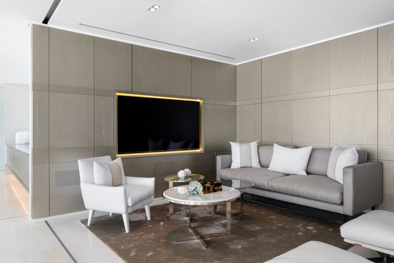 Photo 8 of Ocean View accommodation in Bantry Bay, Cape Town with 5 bedrooms and 5 bathrooms
